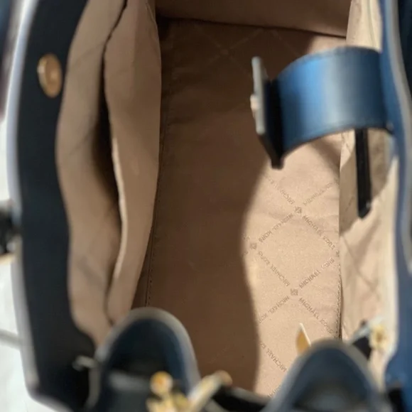 MICHAEL KORS HAMILTON MED SATCHEL- NAVY - Picture 12 of 15